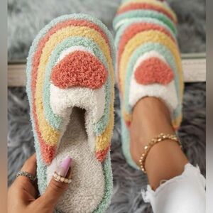 Cozy block heart slippers